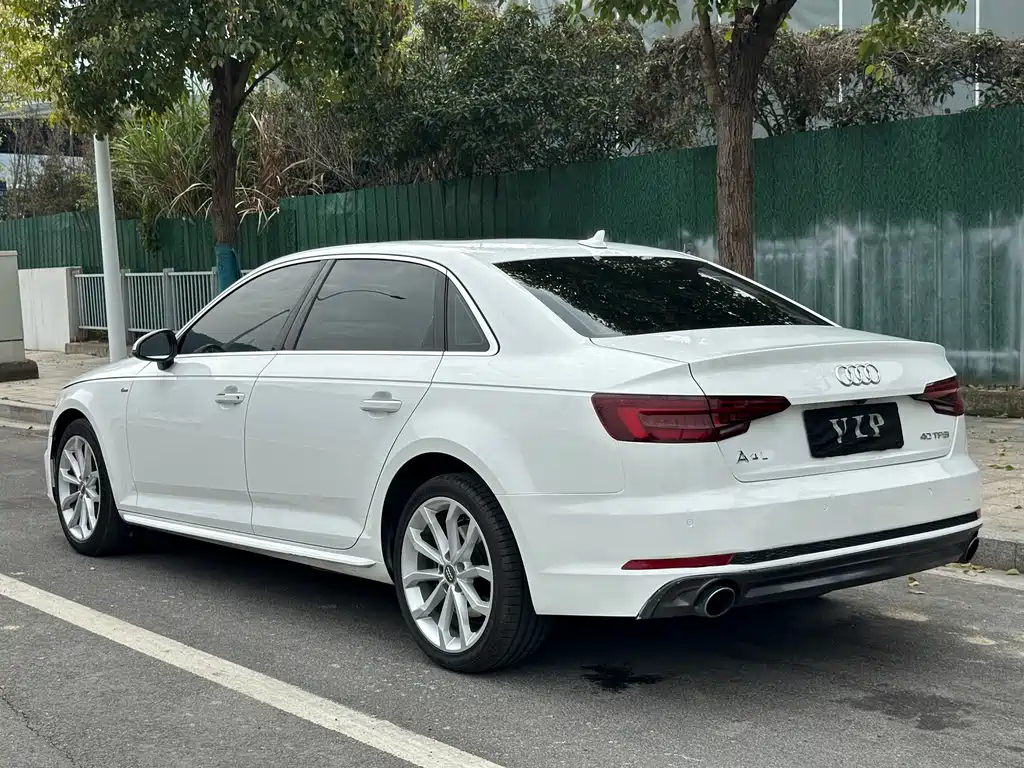 Audi A4L 2019 40 TFSI Fashion Type National V купить на сайте DeffCars