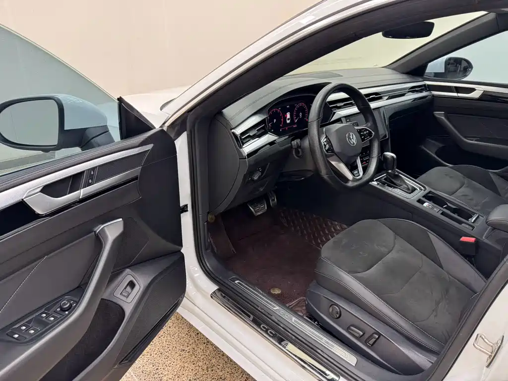 FAW-Volkswagen CC 2023 330TSI Dazzling Edition купить на сайте DeffCars