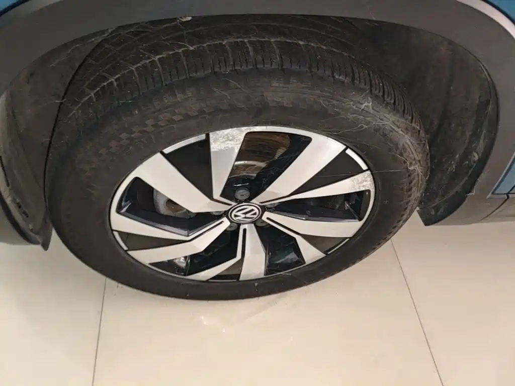 TYRON 2019 330TSI two-wheel drive luxury model, National VI купить на сайте DeffCars