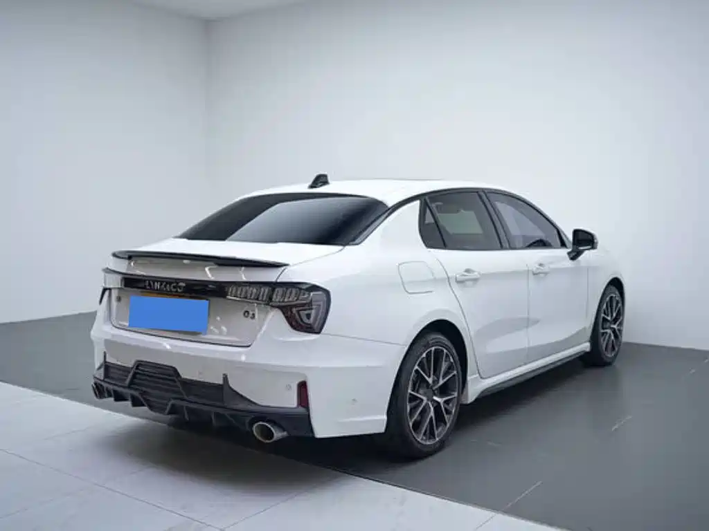 Lynk & Co 03 2019 1.5TD DCT Pro version National VI купить на сайте DeffCars