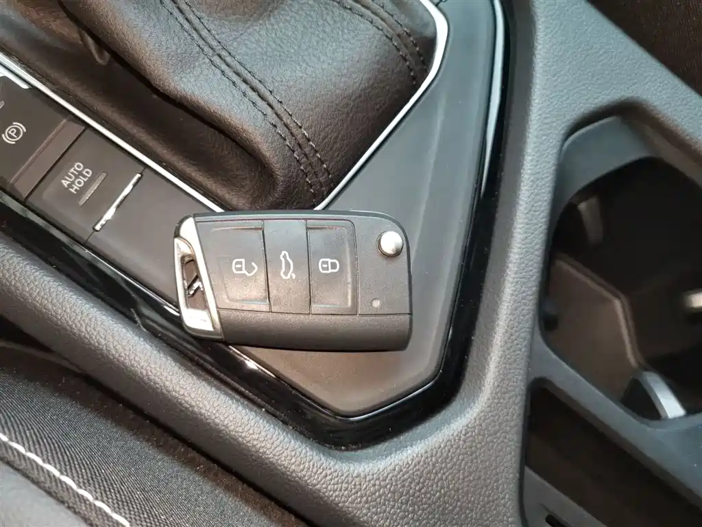 Tiguan L 2025 Outstanding Model 300TSI Automatic Two-wheel Drive Dragon Edition купить на сайте DeffCars