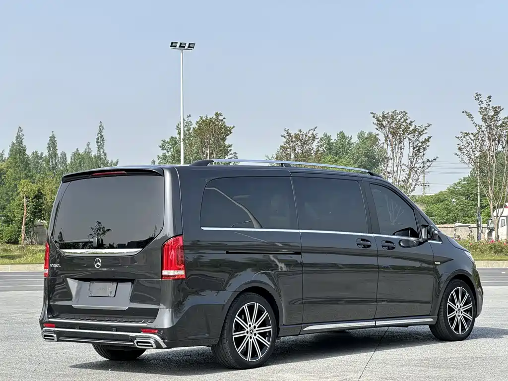 Mercedes-Benz V-Class 2022 V 260 L Long Wheelbase Luxury Edition купить на сайте DeffCars