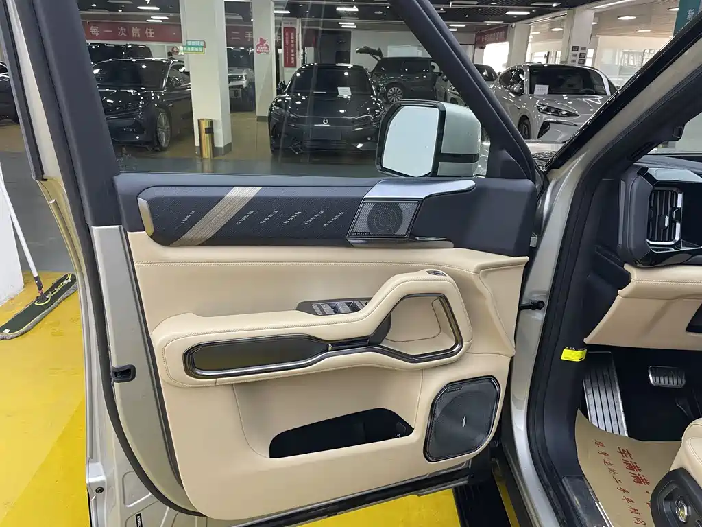 Leopard 8 2025 Zhiyong flagship version 7 seats купить на сайте DeffCars