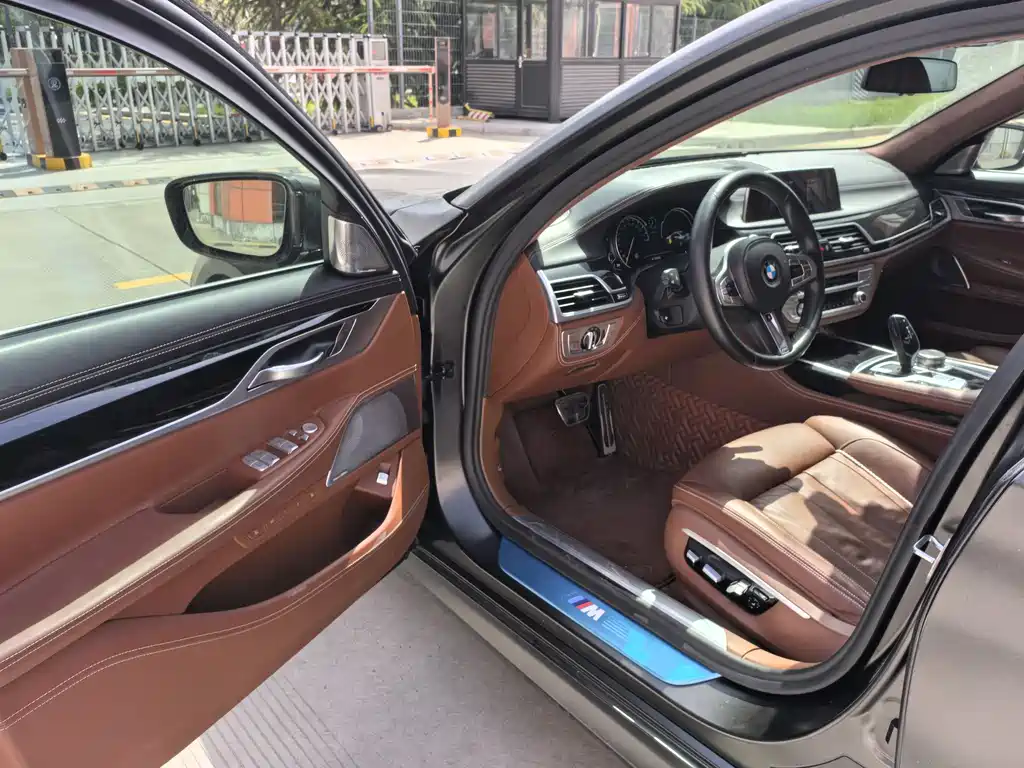 BMW 7 Series 2018 740Li xDrive Exclusive M Sports Package купить на сайте DeffCars