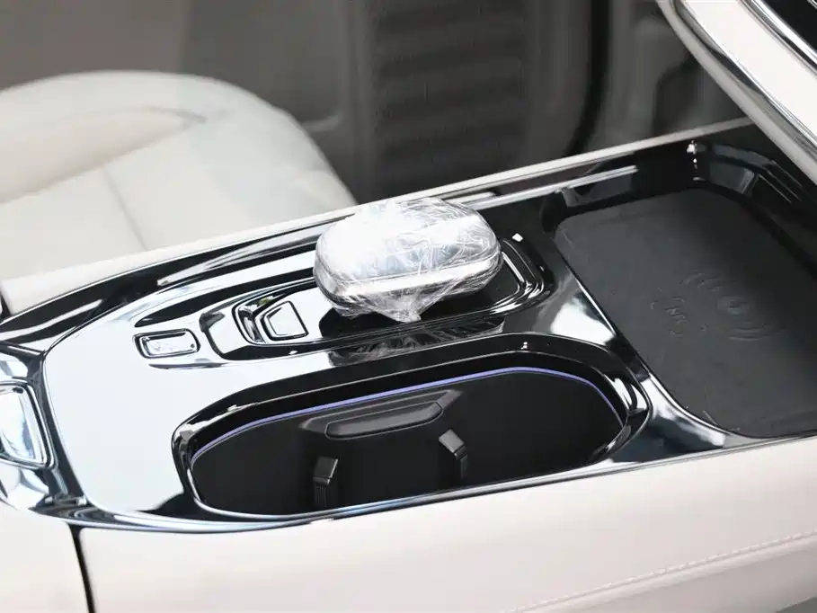 Volvo EM90 2025 Ultra six-seater купить на сайте DeffCars