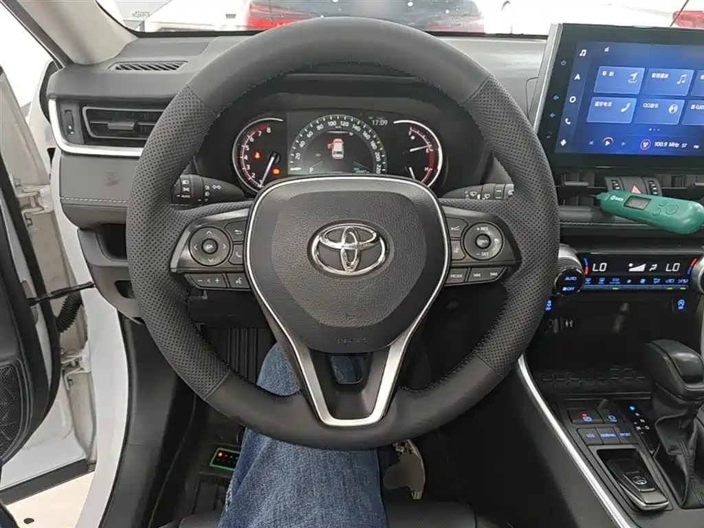RAV4 Rongfang 2022 2.0L CVT two-wheel drive fashion version купить на сайте DeffCars