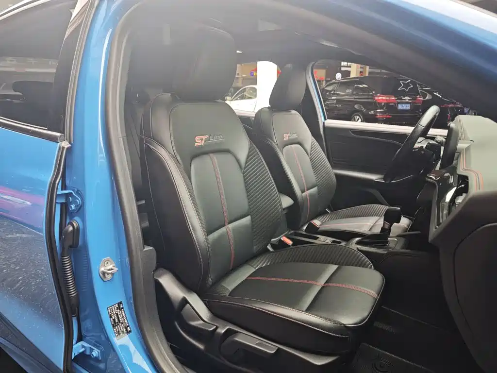 Focus 2022 Hatchback EcoBoost 180 Automatic ST Line купить на сайте DeffCars
