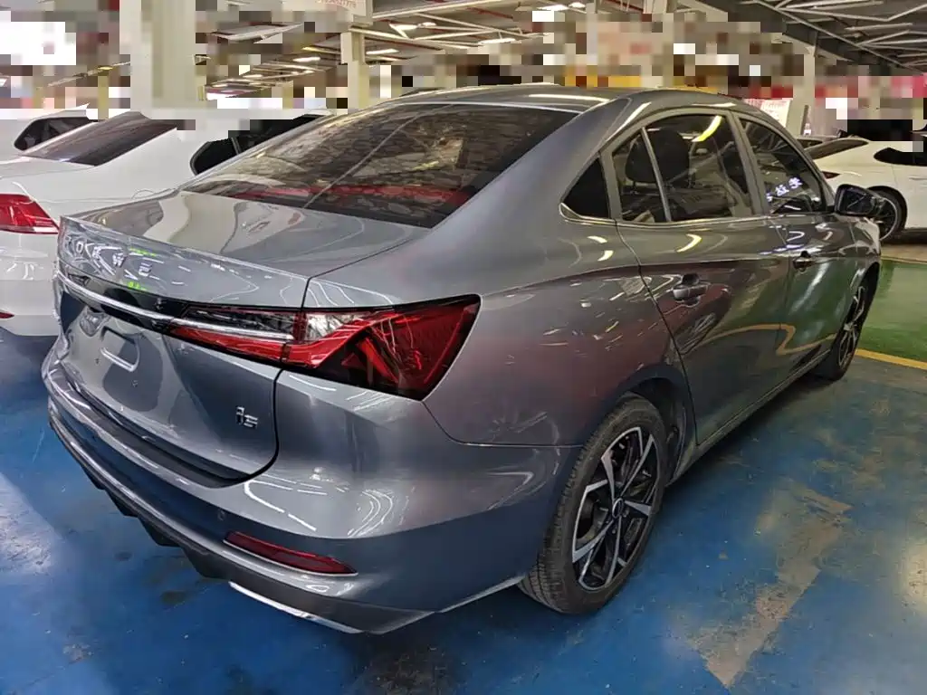 Roewe i5 2023 1.5L CVT Premium Edition купить на сайте DeffCars