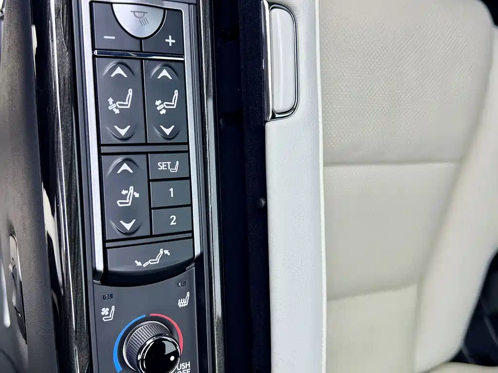 Lexus LM 2020 300h seven-seater elegant version купить на сайте DeffCars
