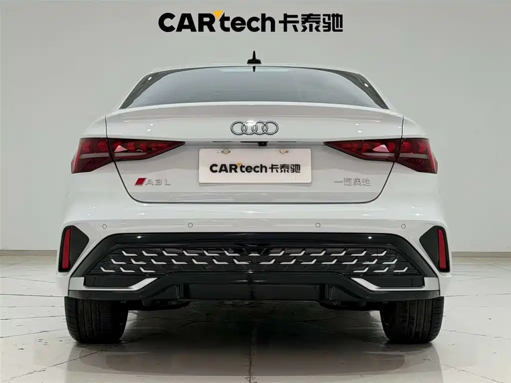 Audi A3 2026 A3L Limousine 35TFSI Flying Spur Exclusive купить на сайте DeffCars