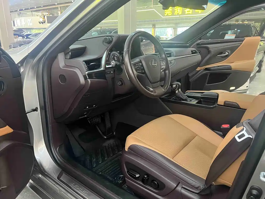 Lexus ES 2020 300h Excellence Edition купить на сайте DeffCars