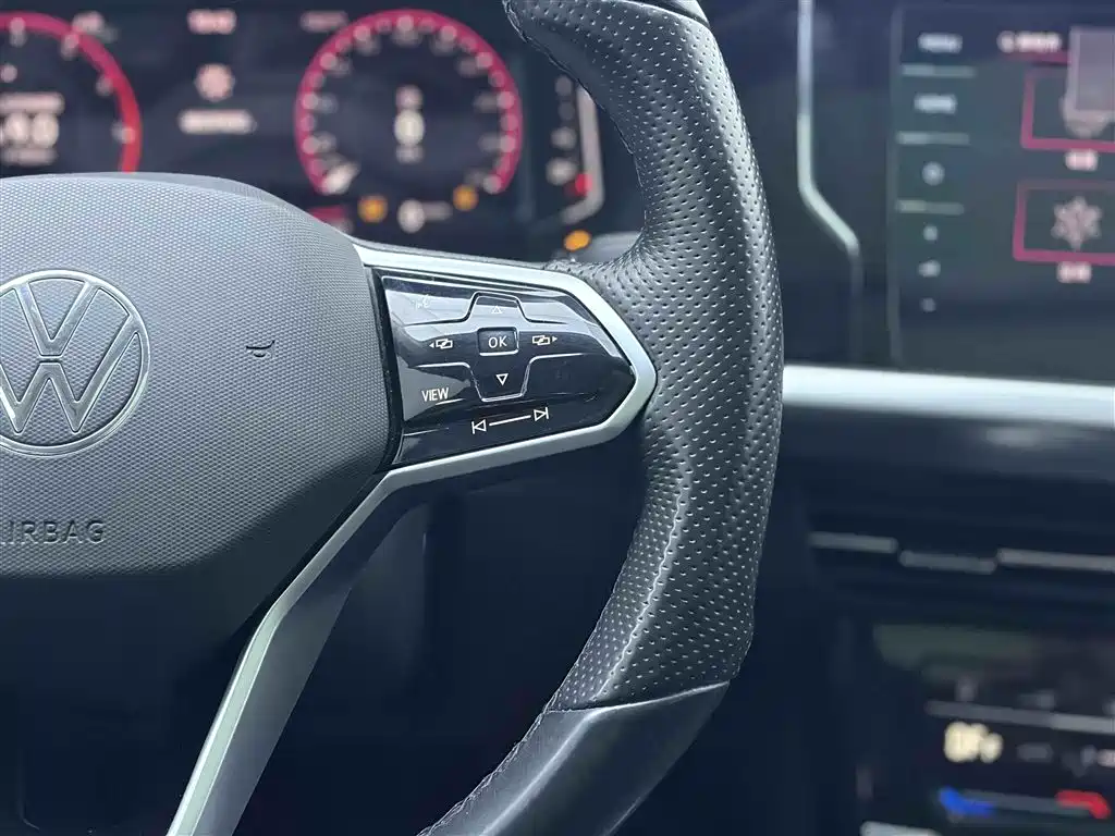 Passat 2022 330TSI Deluxe Edition купить на сайте DeffCars