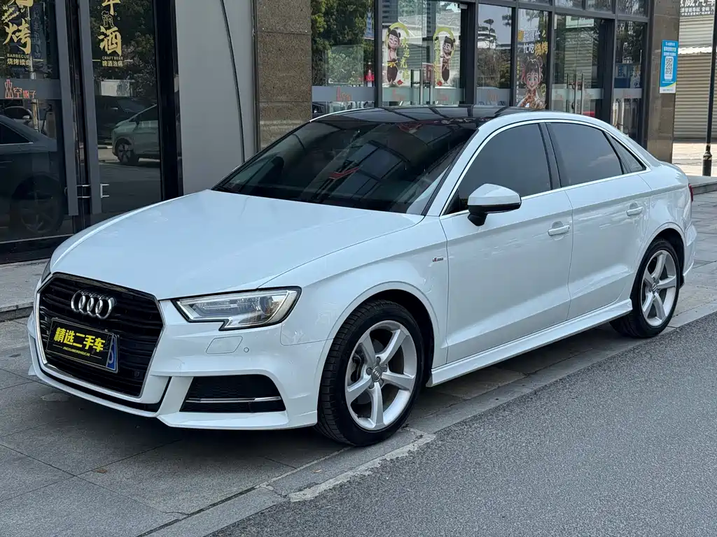 Audi A3 2018 30th Anniversary Limousine 35 TFSI Fashion купить на сайте DeffCars