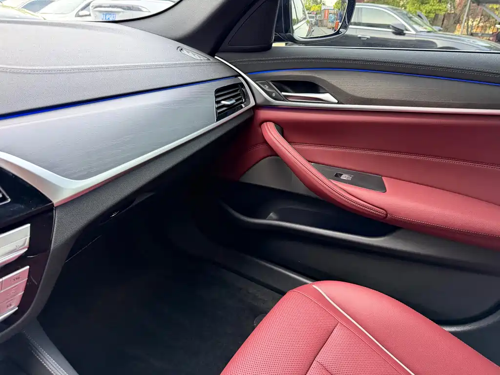 BMW 5 Series 2022 530Li Leading M Sports Package купить на сайте DeffCars