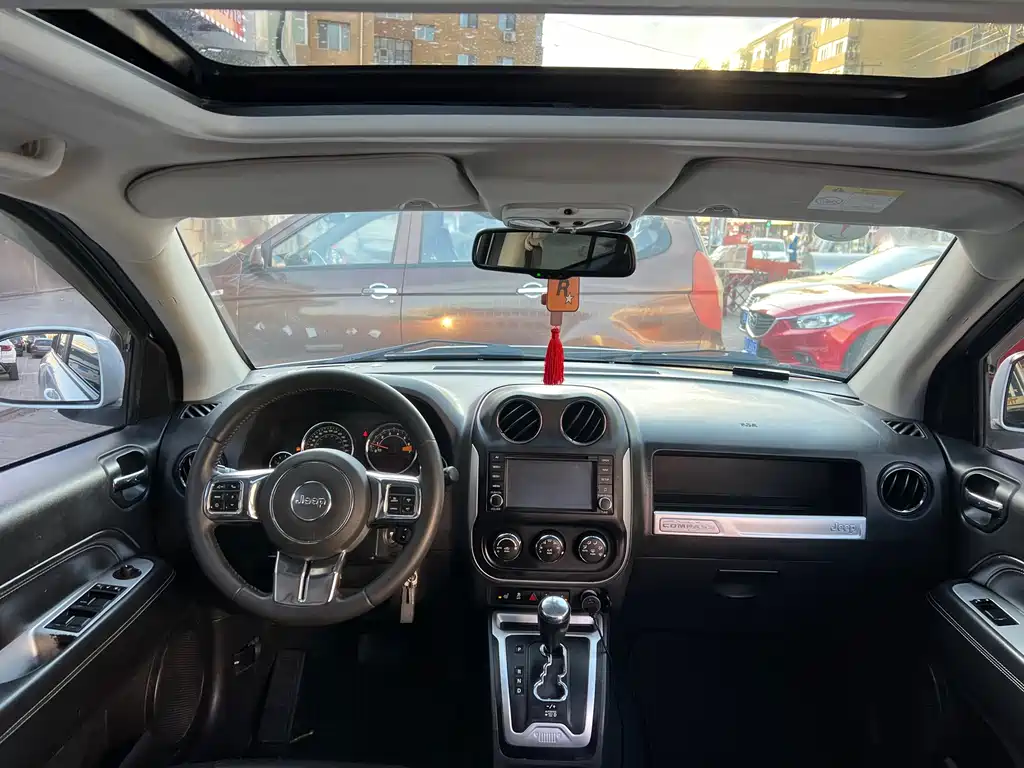 Compass (imported) 2015 2.0L two-wheel drive luxury version купить на сайте DeffCars