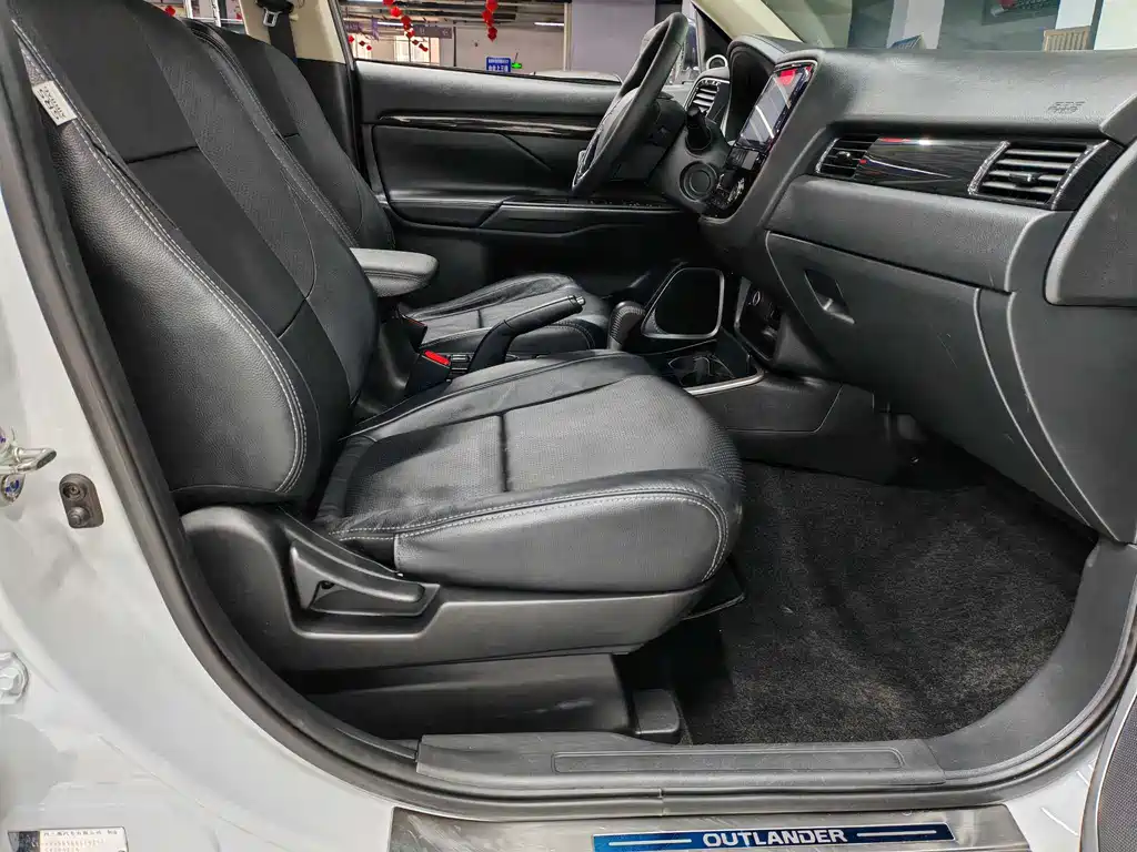 Outlander 2018 2.0L 2WD Honor Edition 5 seats купить на сайте DeffCars