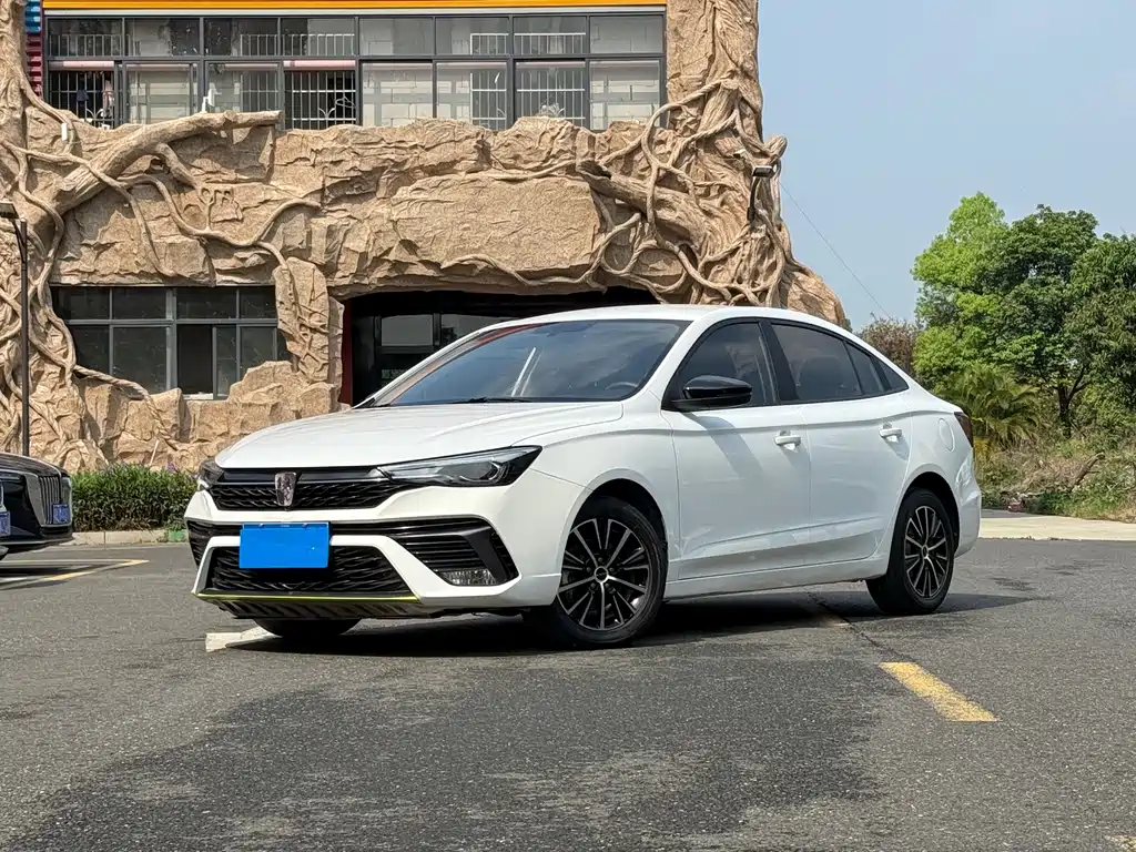 Roewe i5 2021 1.5L manual platinum version купить на сайте DeffCars