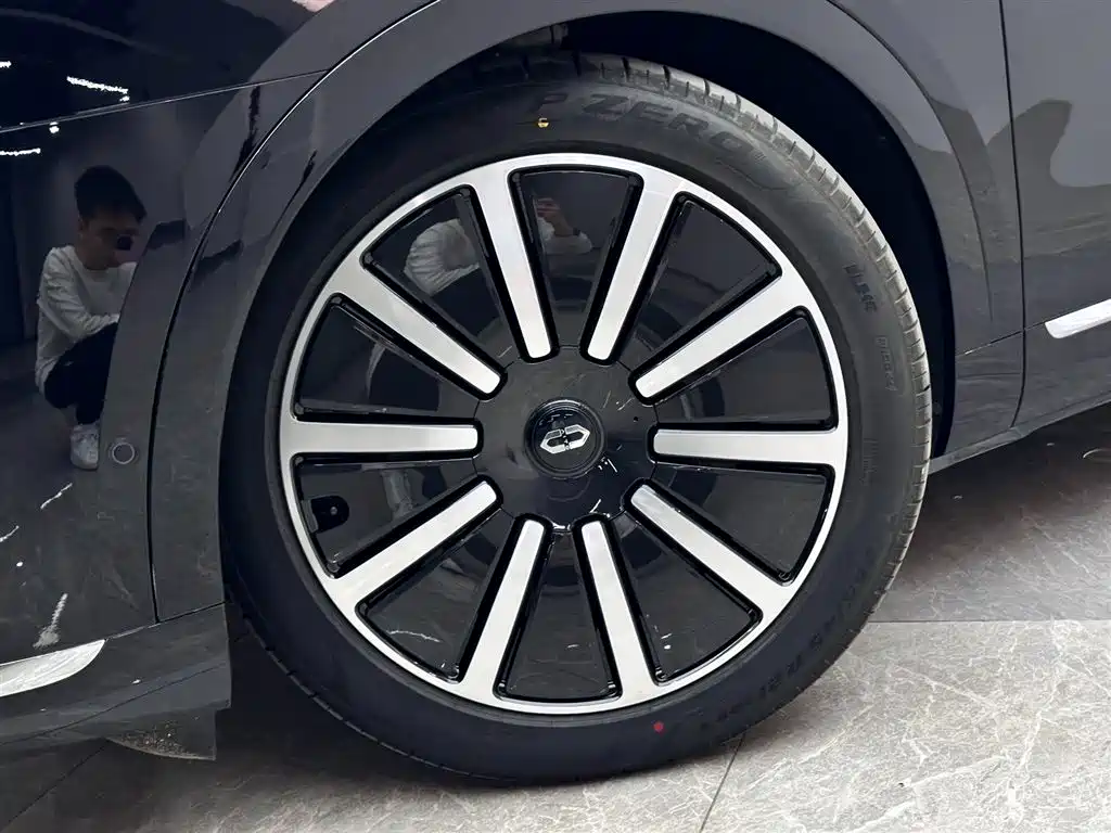 Wenjie M9 2025 extended range Ultra version 52kWh 6-seater version (192-line lidar) купить на сайте DeffCars