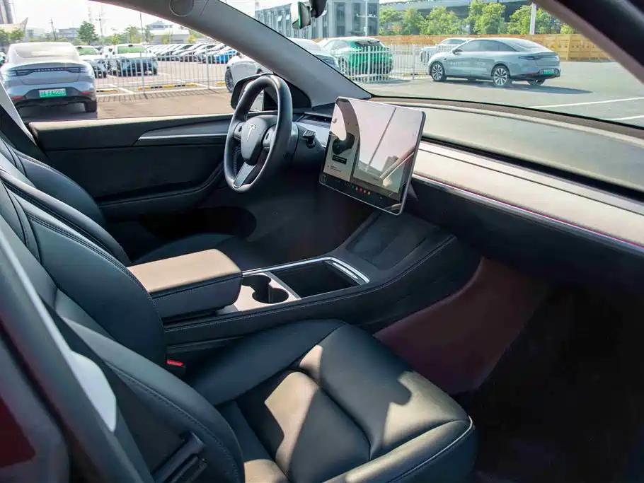 Model Y 2023 rear-wheel drive version купить на сайте DeffCars
