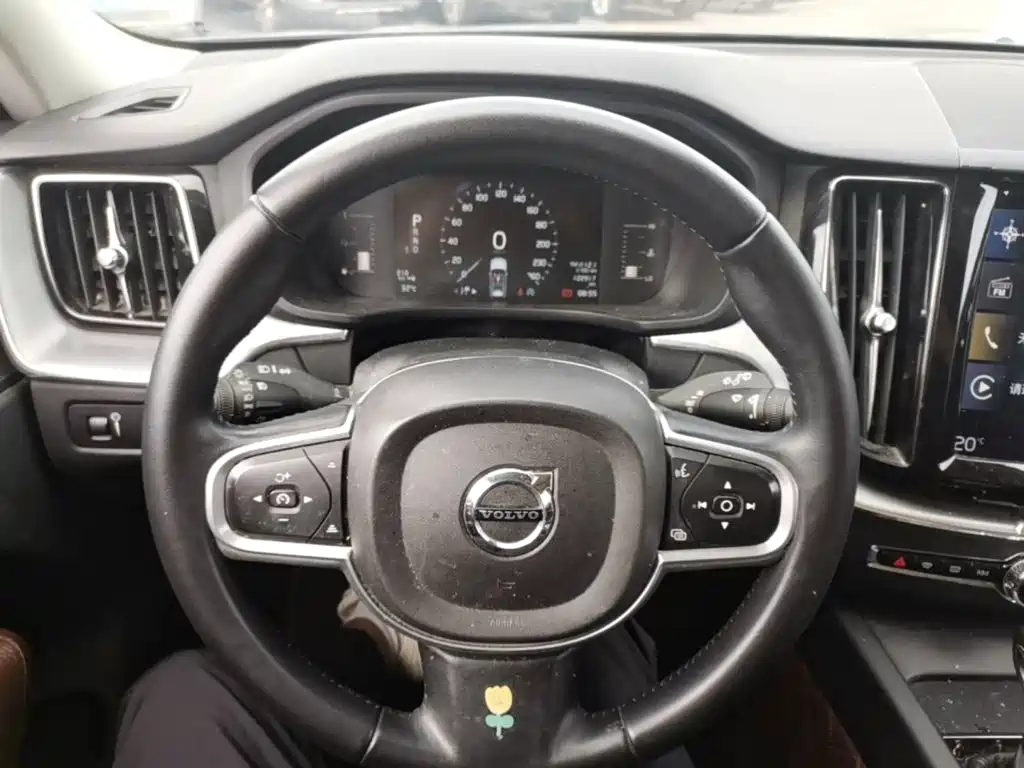 Volvo XC60 2019 T5 4WD Zhiyi Edition National V купить на сайте DeffCars