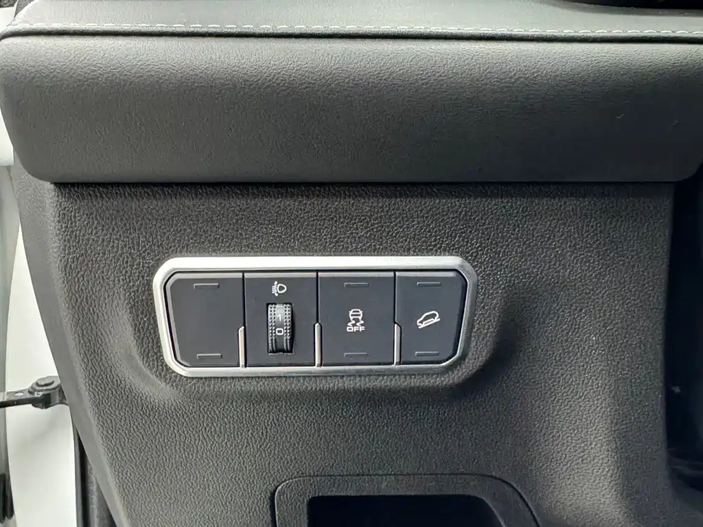 Haval M6 2021 PLUS 1.5T DCT luxury smart connected model купить на сайте DeffCars