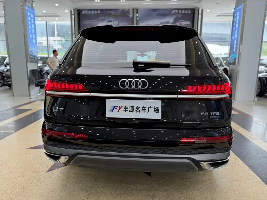 Audi Q7 2021 55 TFSI quattro S line Sporty купить на сайте DeffCars