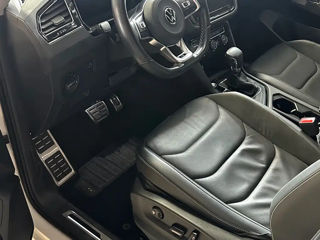 Tiguan L 2021 330TSI automatic two-wheel drive R-Line version купить на сайте DeffCars