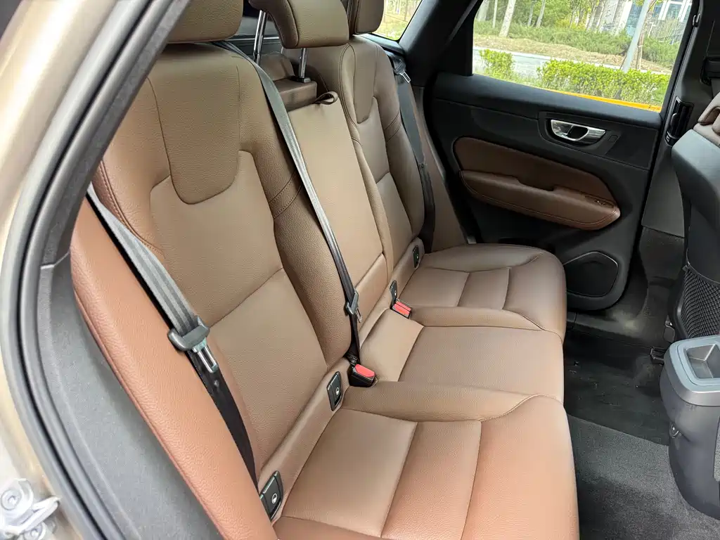 Volvo XC60 2024 B5 four-wheel drive Zhiyi Luxury Edition купить на сайте DeffCars