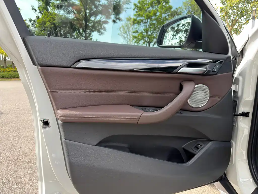 BMW X1 2022 sDrive25Li Leading Model купить на сайте DeffCars