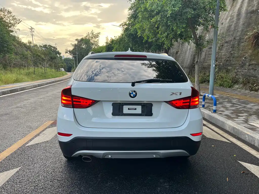 BMW X1 imported 2012 sDrive18i luxury model купить на сайте DeffCars