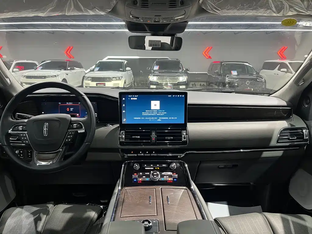 Navigator 2024 3.5T Long Axis Presidential Edition купить на сайте DeffCars