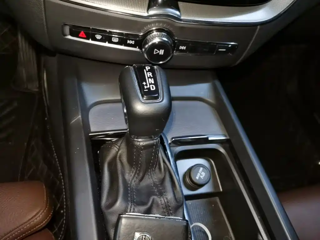 Volvo XC60 2021 T5 four-wheel drive Zhiyuan Deluxe Edition купить на сайте DeffCars
