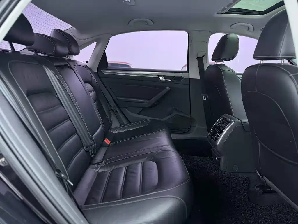 Passat 2017 330TSI DSG Royal Edition купить на сайте DeffCars