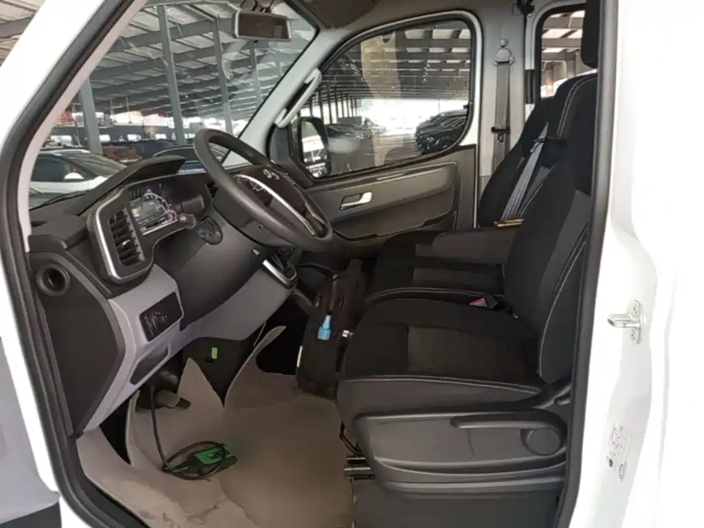 Xintu V80 2025 PRO Aoyuntong 2.0T automatic short-axle mid-roof 5/6 seats купить на сайте DeffCars