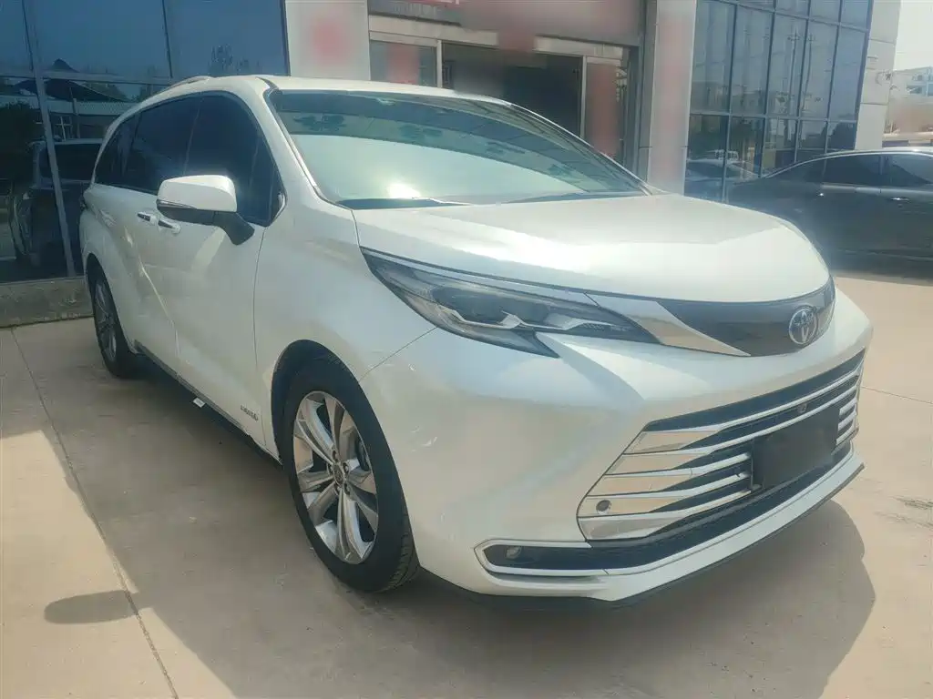 SIENNA 2023 2.5L Hybrid Platinum Edition купить на сайте DeffCars