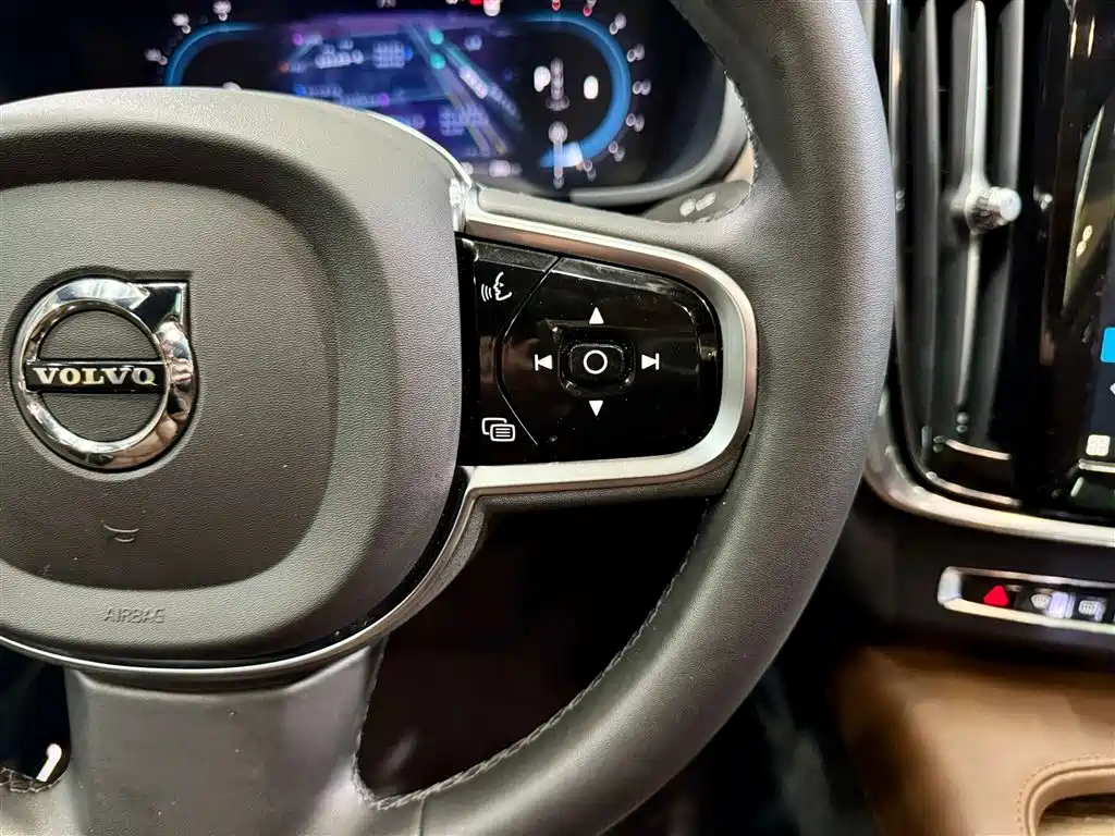 Volvo S90 2024 B5 Zhiyuan Luxury Edition купить на сайте DeffCars