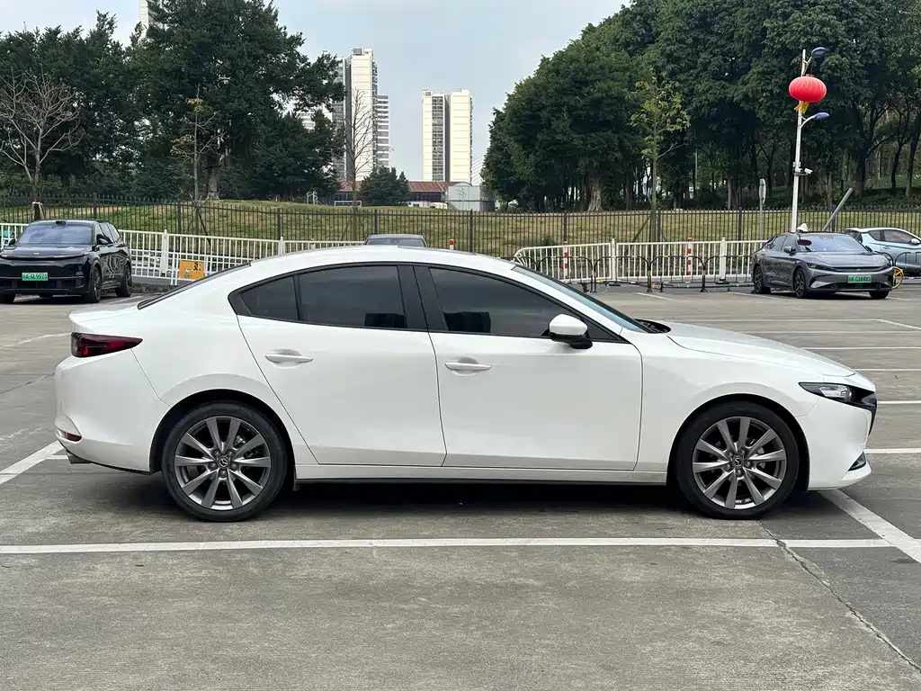 Mazda3 Angkesela 2022 2.0L Automatic Premium Edition купить на сайте DeffCars