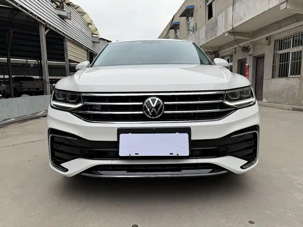 Tiguan L 2022 330TSI automatic two-wheel drive R-Line version купить на сайте DeffCars