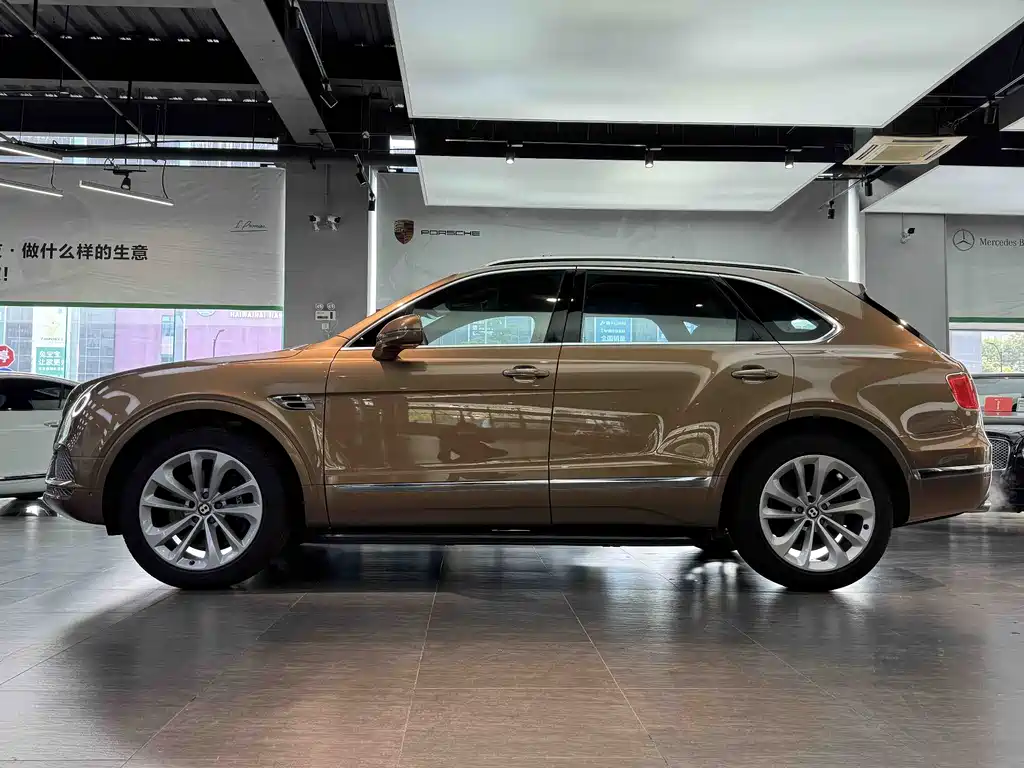 Bentayga 2018 4.0T V8 купить на сайте DeffCars