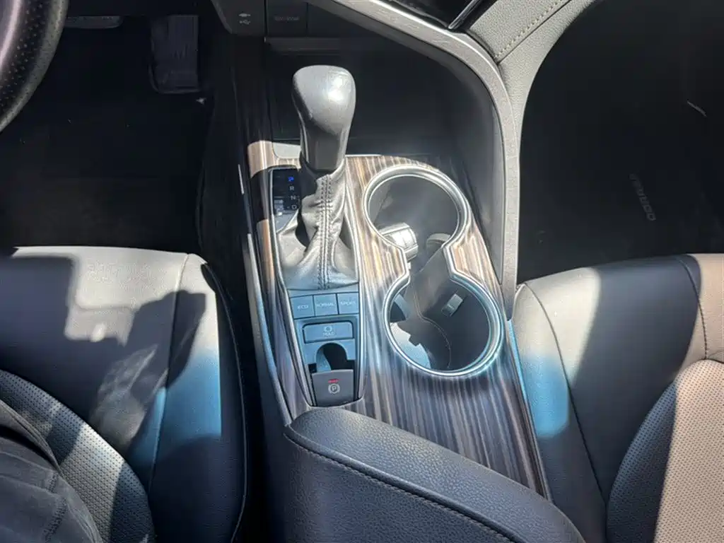 Camry 2019 2.5G Deluxe Edition National VI купить на сайте DeffCars