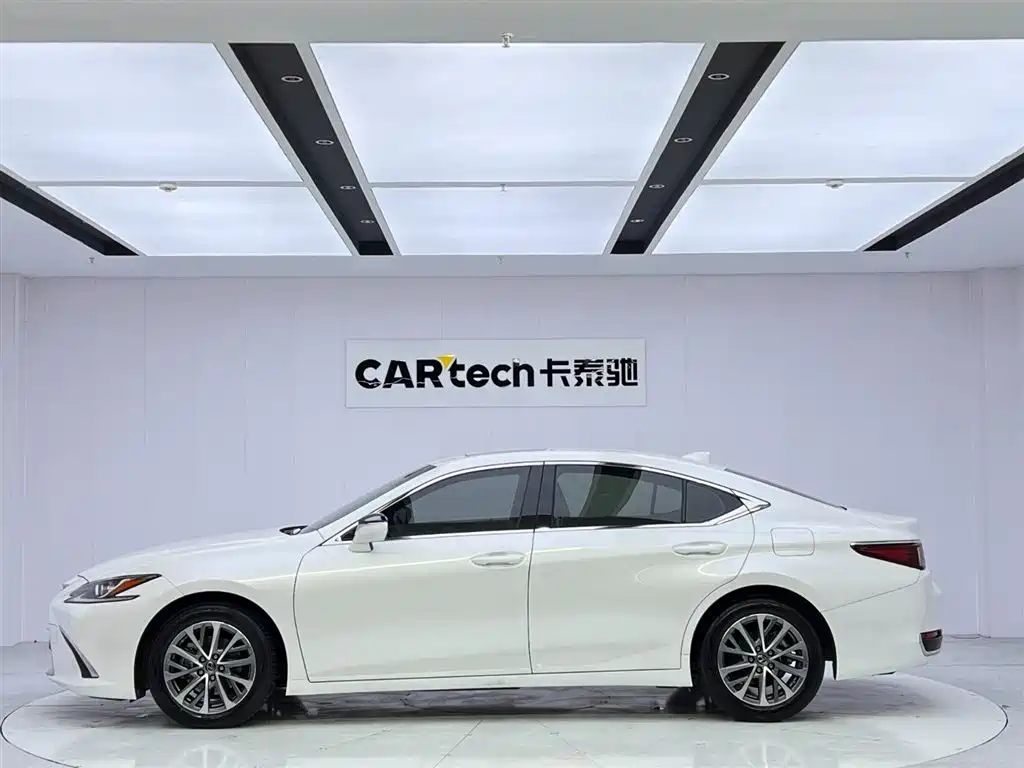 Lexus ES 2022 200 Excellence Edition купить на сайте DeffCars