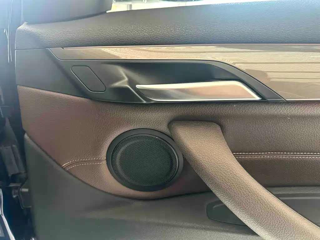 BMW X1 2018 sDrive18Li Exclusive Model купить на сайте DeffCars