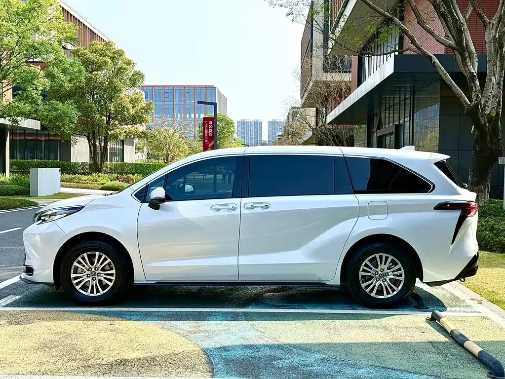SIENNA 2021 2.5L Hybrid Premium Edition купить на сайте DeffCars