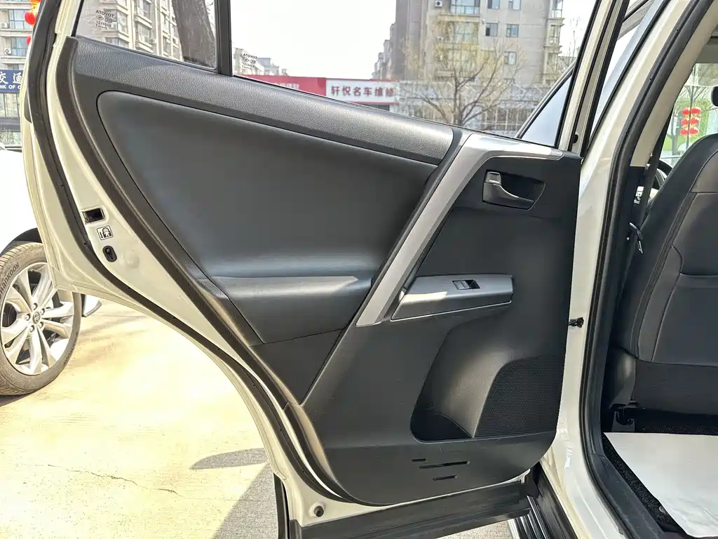 RAV4 Rongfang 2016 2.5L automatic four-wheel drive elite version купить на сайте DeffCars