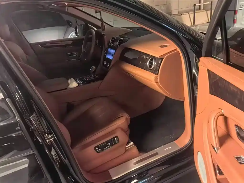 Bentayga Plug-in Hybrid 2019 3.0T PHEV купить на сайте DeffCars