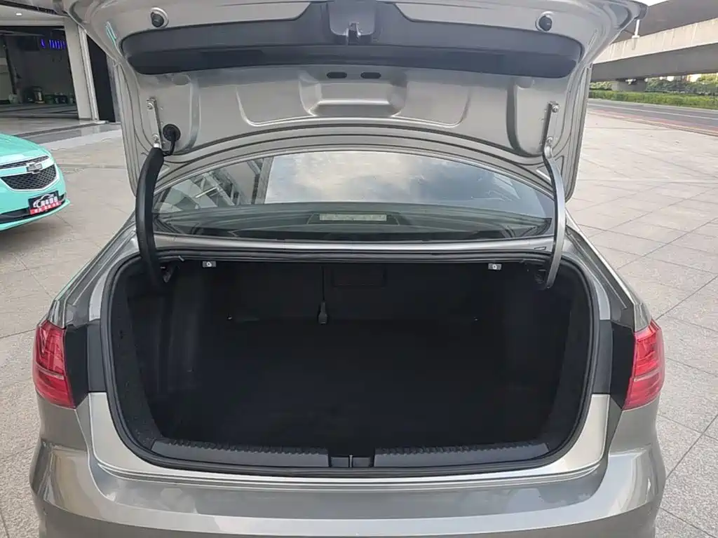 Sagitar 2015 1.6L automatic comfort model купить на сайте DeffCars
