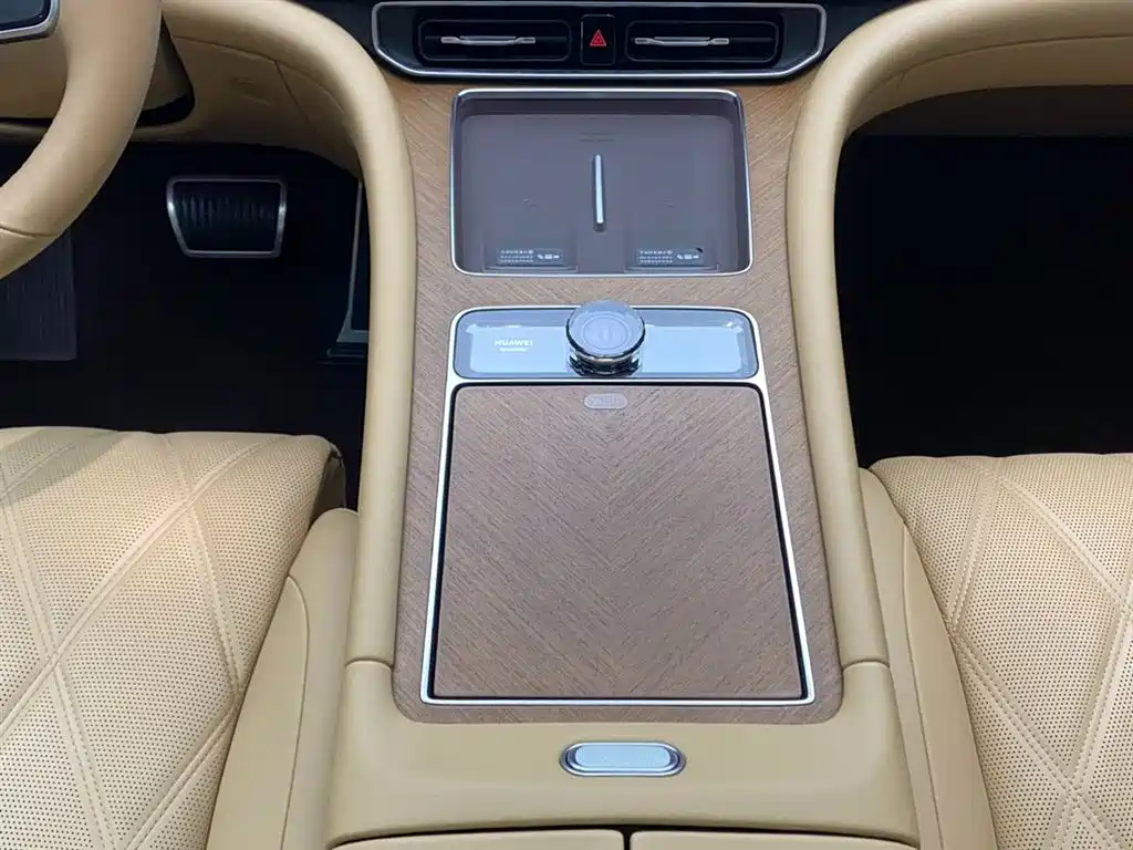 Wenjie M9 2025 extended range Ultra version 52kWh 6-seater version 192-line lidar) купить на сайте DeffCars