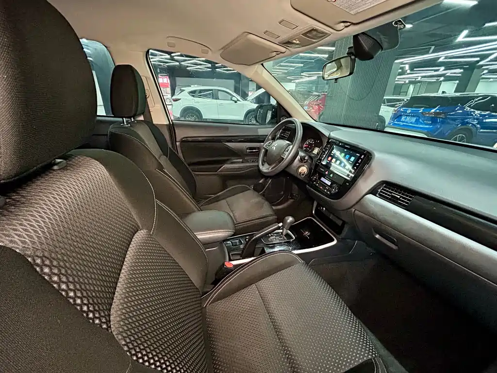Outlander 2021 facelift 2.0L 2WD smooth version 5 seats купить на сайте DeffCars