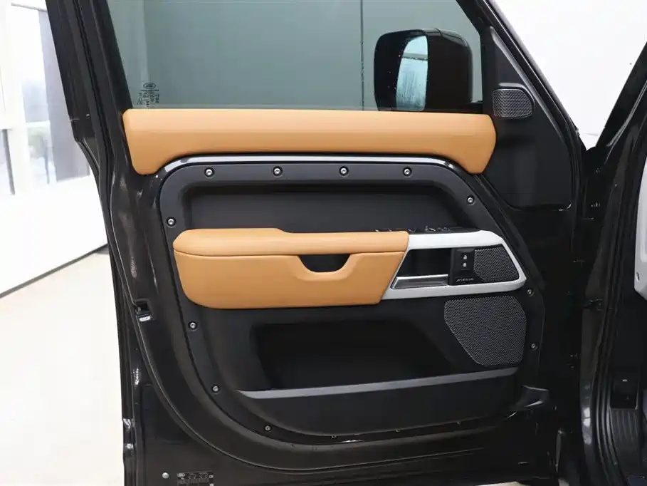 Land Rover Defender 2024 110 3.0T P400 X-DYNAMIC HSE купить на сайте DeffCars