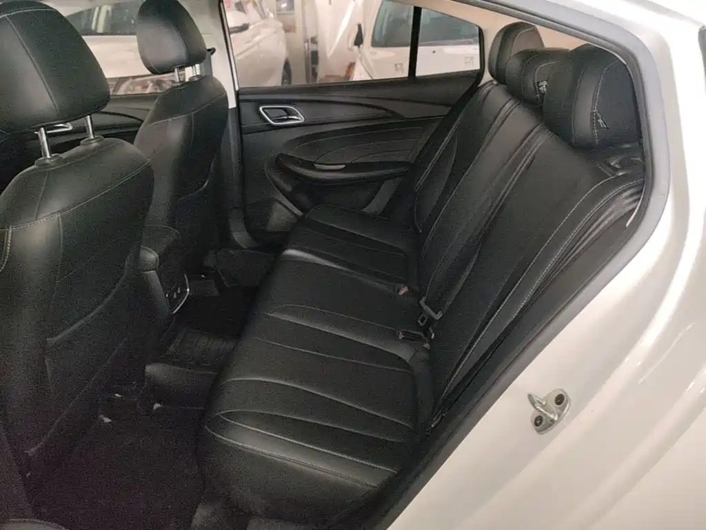 Roewe i5 2019 1.5L automatic 4G Internet Langham Edition купить на сайте DeffCars